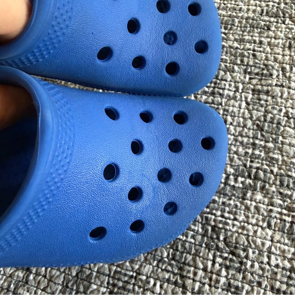 Crocs Classic Clog Little Kids Size 13 Blue Bolt Water Shoe - Picture 8 of 8